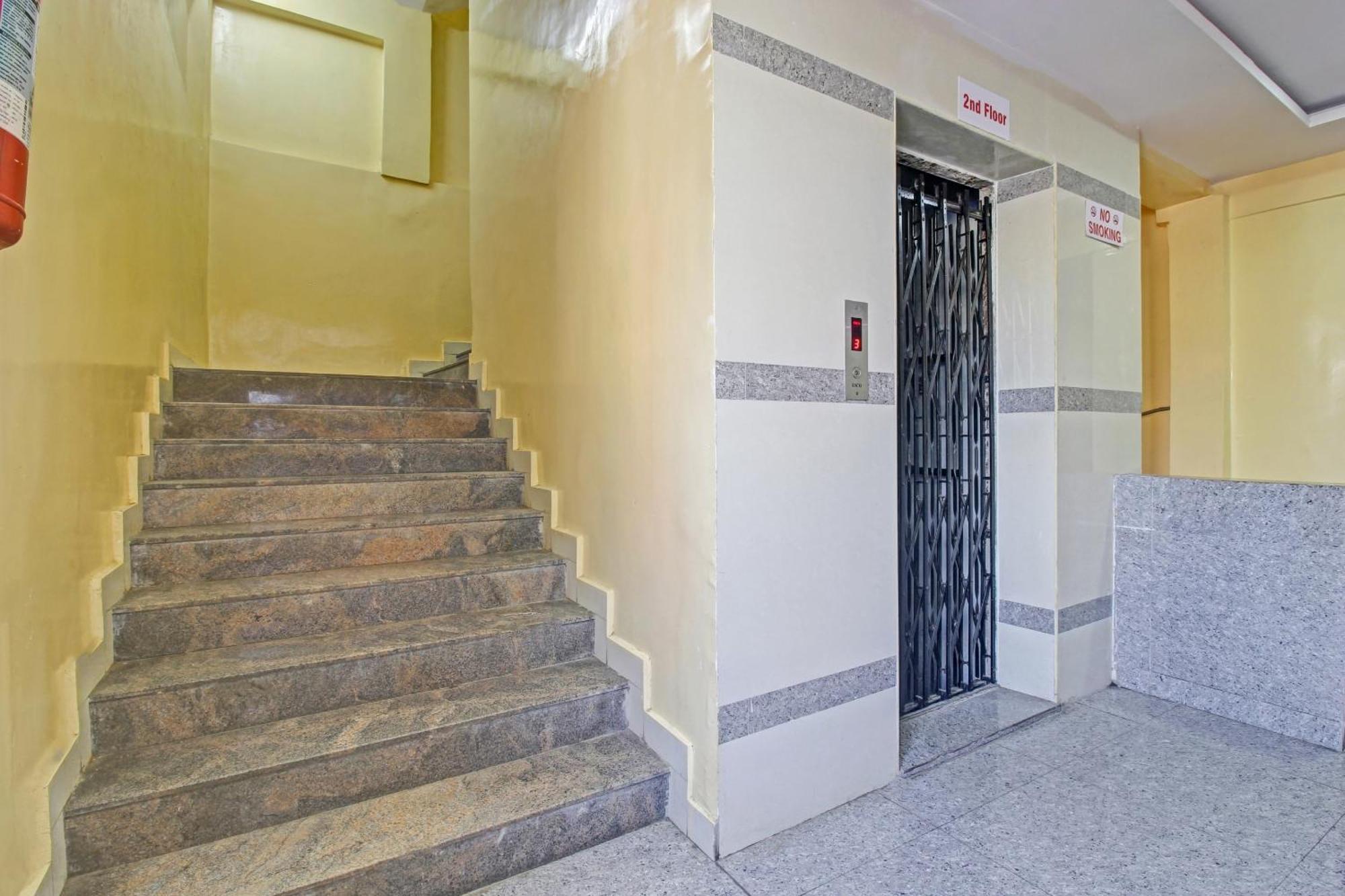 Super Hotel O Sri Sai Regency Hyderabad Esterno foto